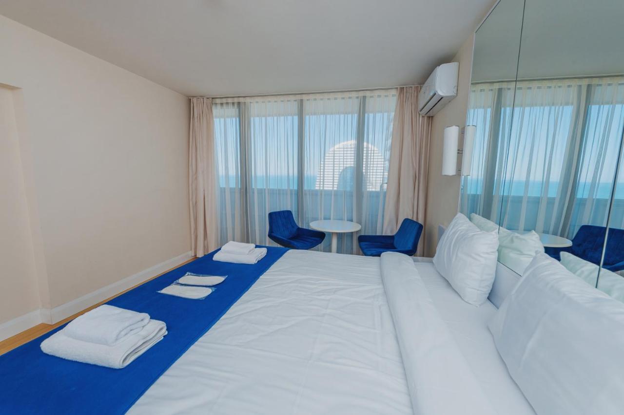 Orbi City Hub Apartments Batumi Bagian luar foto