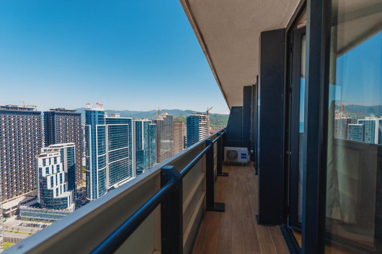 Orbi City Hub Apartments Batumi Bagian luar foto
