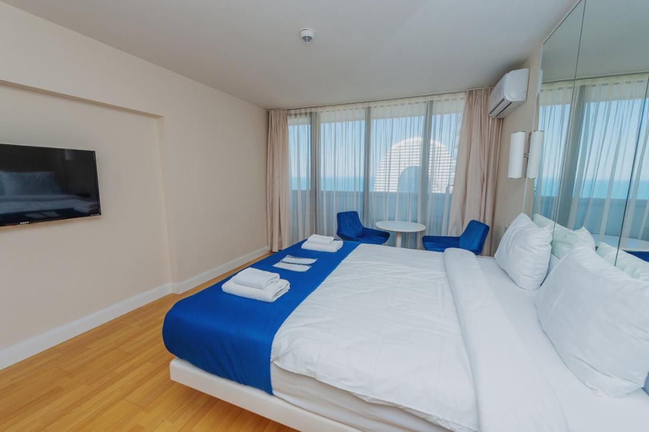 Orbi City Hub Apartments Batumi Bagian luar foto