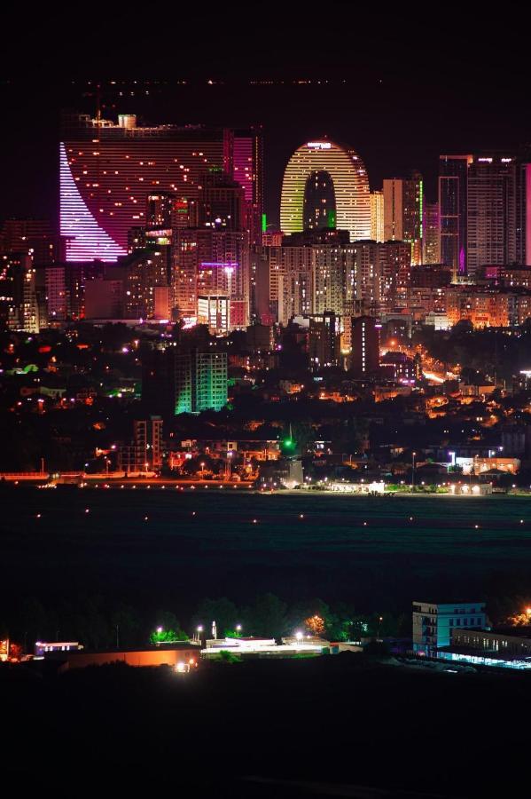 Orbi City Hub Apartments Batumi Bagian luar foto