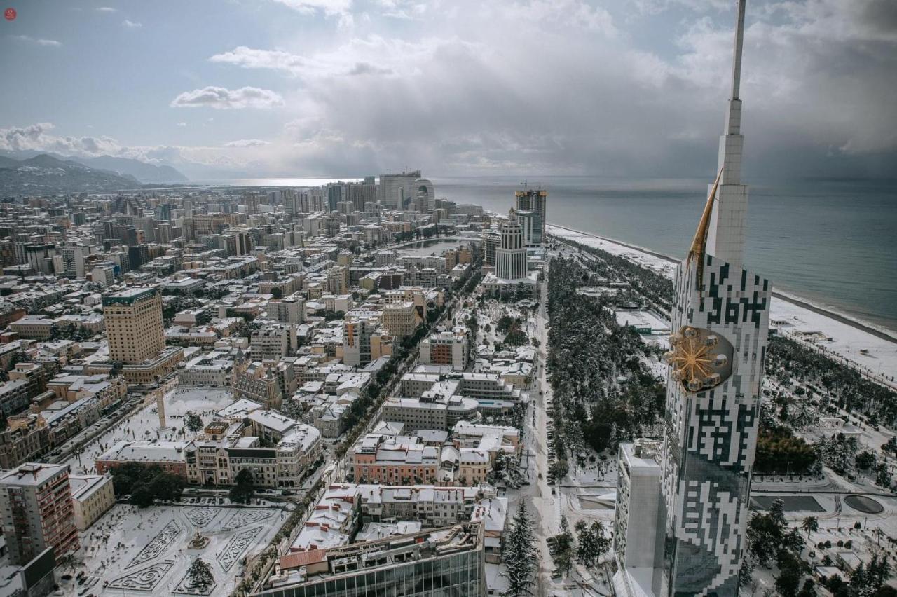 Orbi City Hub Apartments Batumi Bagian luar foto