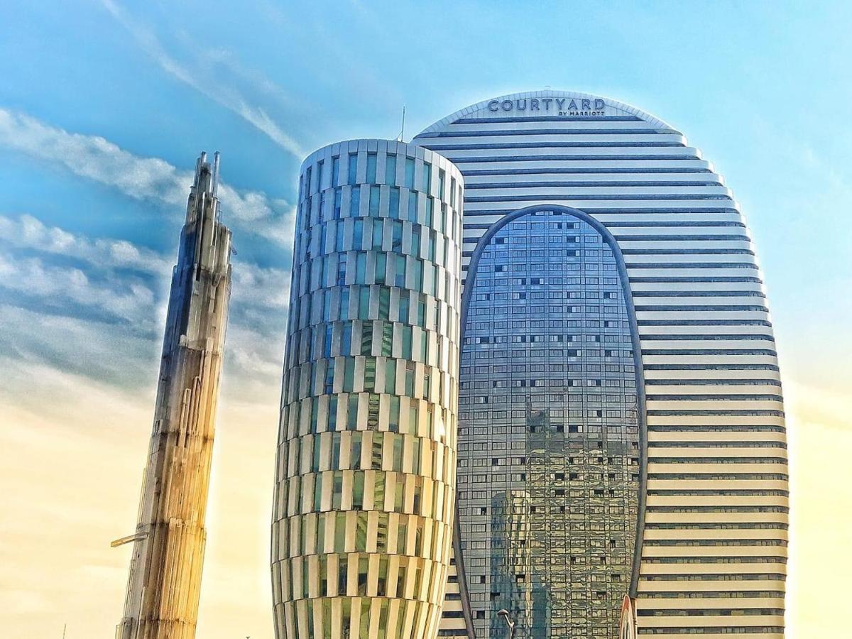 Orbi City Hub Apartments Batumi Bagian luar foto